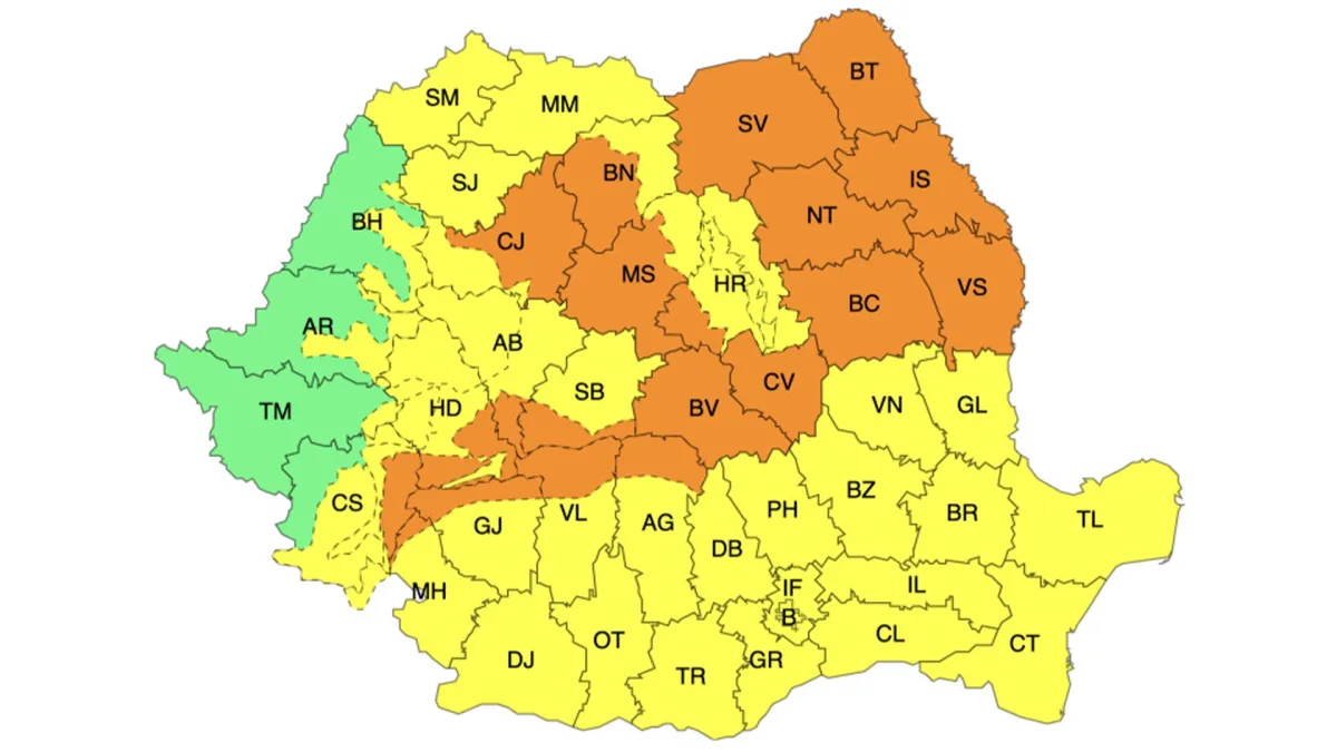 Harta României pe județe, colorată în verde, galben și portocaliu după nivelul de avertizare meteo